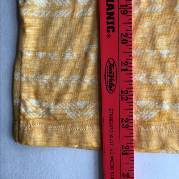Mudd Yellow & White Aztec Print V-neck Roadtrip T-shirt, Juniors XS - Picture 12 of 12